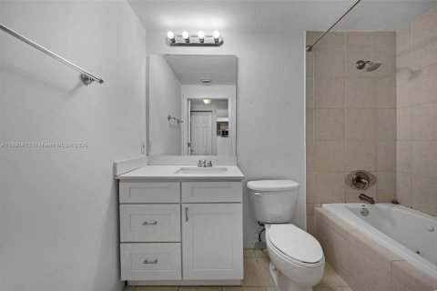 Condominio en venta en Hollywood, Florida, 1 dormitorio, 74.32 m2 № 1943807 - foto 8