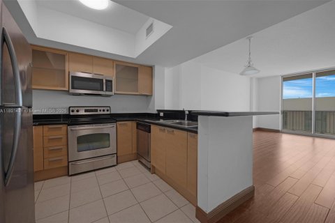 Condominio en venta en Hollywood, Florida, 1 dormitorio, 74.32 m2 № 1943807 - foto 2