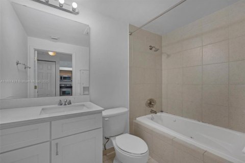 Condominio en venta en Hollywood, Florida, 1 dormitorio, 74.32 m2 № 1943807 - foto 9