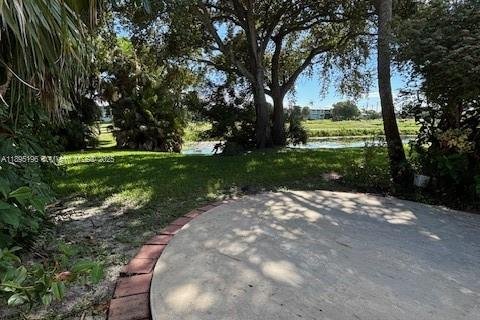 Townhouse in Hialeah, Florida 3 bedrooms, 136.1 sq.m. № 1947559 - photo 13