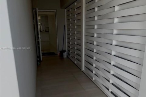 Townhouse in Hialeah, Florida 3 bedrooms, 136.1 sq.m. № 1947559 - photo 1