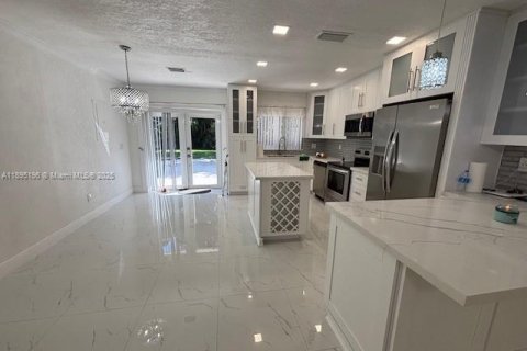 Townhouse in Hialeah, Florida 3 bedrooms, 136.1 sq.m. № 1947559 - photo 4