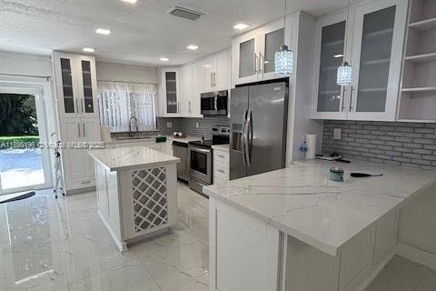 Townhouse in Hialeah, Florida 3 bedrooms, 136.1 sq.m. № 1947559 - photo 3