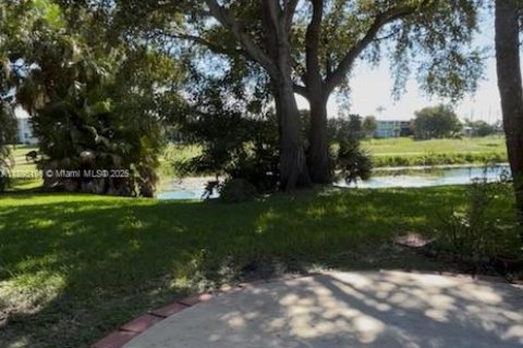 Townhouse in Hialeah, Florida 3 bedrooms, 136.1 sq.m. № 1947559 - photo 15