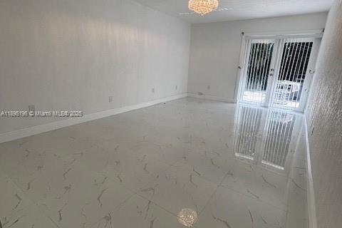 Townhouse in Hialeah, Florida 3 bedrooms, 136.1 sq.m. № 1947559 - photo 11