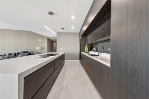 Copropriété à vendre à Miami, Floride: 4 chambres, 307.69 m2 № 2077133 - photo 9