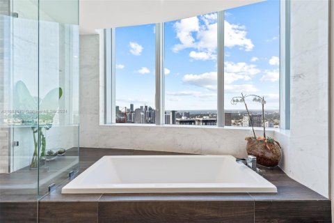 Copropriété à vendre à Miami, Floride: 4 chambres, 307.69 m2 № 2077133 - photo 22