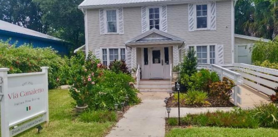 Commercial property in New Smyrna Beach, Florida 214.88 sq.m. № 2150434