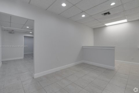 Купить коммерческую недвижимость в Лодерхилл, Флорида № 1977522 - фото 8