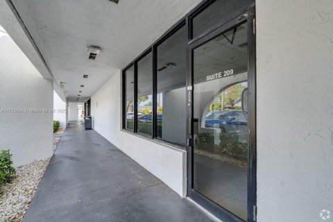 Купить коммерческую недвижимость в Лодерхилл, Флорида № 1977522 - фото 5