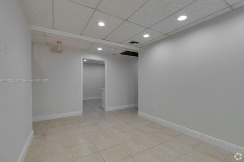 Купить коммерческую недвижимость в Лодерхилл, Флорида № 1977522 - фото 9