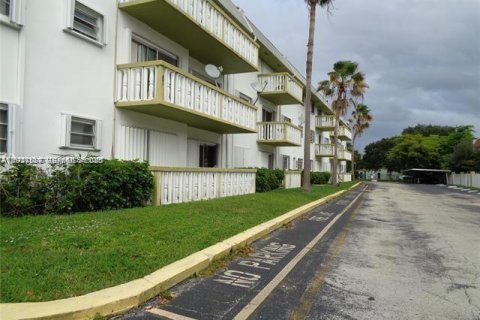 Снять в аренду кондоминиум в Майами, Флорида 2 спальни, 85.47м2, № 1986302 - фото 22