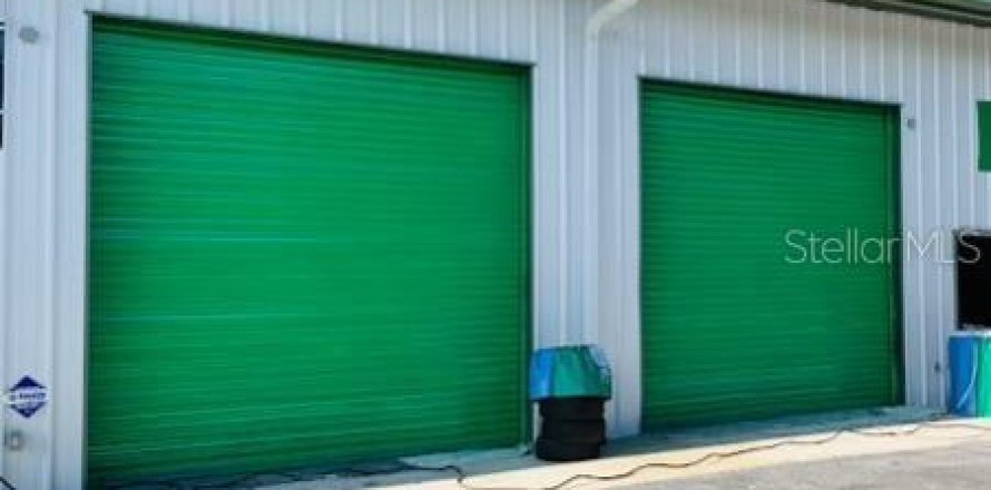 Commercial property in Kissimmee, Florida № 1273055