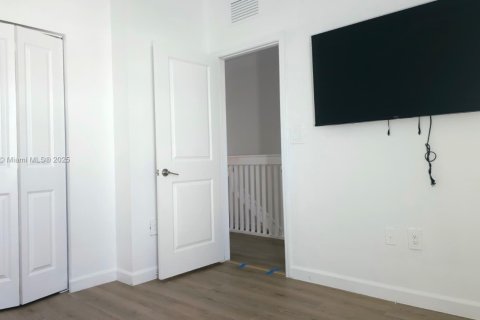 Townhouse in Homestead, Florida 3 bedrooms, 129.41 sq.m. № 2035524 - photo 11