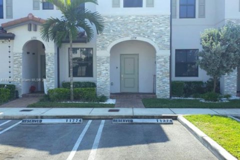Townhouse in Homestead, Florida 3 bedrooms, 129.41 sq.m. № 2035524
