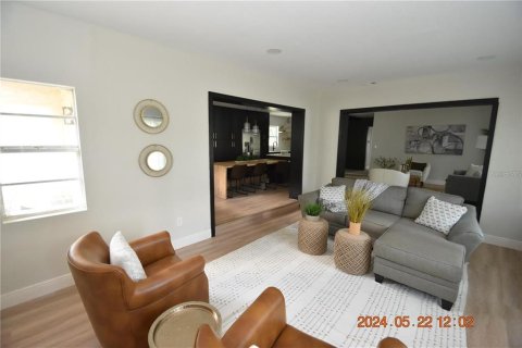 House in Tampa, Florida 3 bedrooms, 154.87 sq.m. № 2097299 - photo 8