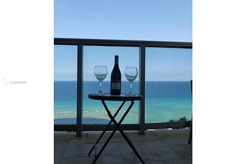 Condominio en alquiler en Hollywood, Florida, 44.78 m2 № 1712965 - foto 2