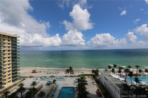 Condominio en alquiler en Hollywood, Florida, 44.78 m2 № 1712965 - foto 3