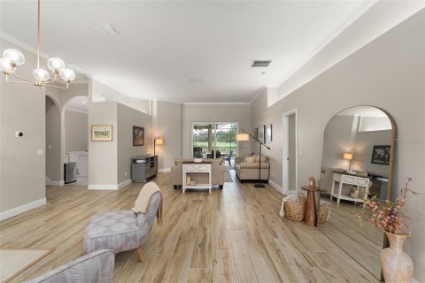 House in Orlando, Florida 5 bedrooms, 340.21 sq.m. № 1802119 - photo 9