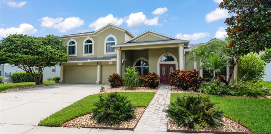 House in Orlando, Florida 5 bedrooms, 340.21 sq.m. № 1802119