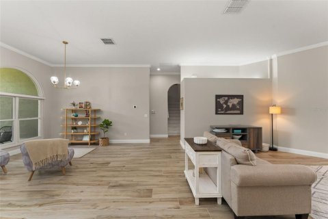 House in Orlando, Florida 5 bedrooms, 340.21 sq.m. № 1802119 - photo 12
