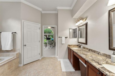 House in Orlando, Florida 5 bedrooms, 340.21 sq.m. № 1802119 - photo 18