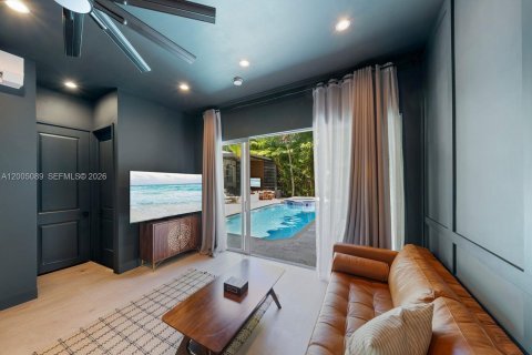 Casa en venta en Miami, Florida, 4 dormitorios, 308.9 m2 № 2070848 - foto 30