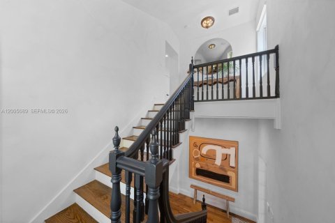 Casa en venta en Miami, Florida, 4 dormitorios, 308.9 m2 № 2070848 - foto 19