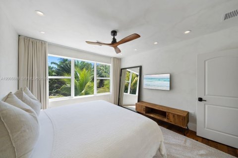 Casa en venta en Miami, Florida, 4 dormitorios, 308.9 m2 № 2070848 - foto 26