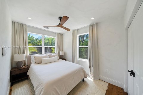 Casa en venta en Miami, Florida, 4 dormitorios, 308.9 m2 № 2070848 - foto 28