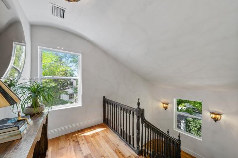 Casa en venta en Miami, Florida, 4 dormitorios, 308.9 m2 № 2070848 - foto 20