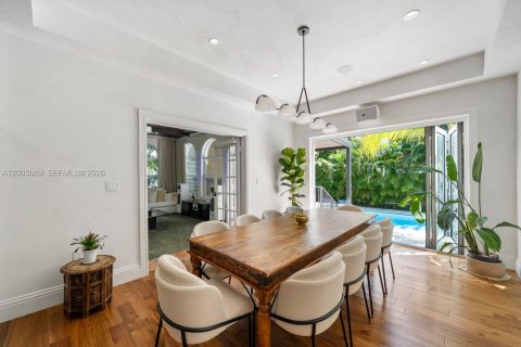 Casa en venta en Miami, Florida, 4 dormitorios, 308.9 m2 № 2070848 - foto 12