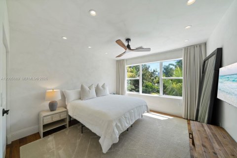 Casa en venta en Miami, Florida, 4 dormitorios, 308.9 m2 № 2070848 - foto 25