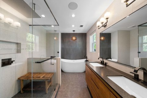 Casa en venta en Miami, Florida, 4 dormitorios, 308.9 m2 № 2070848 - foto 22