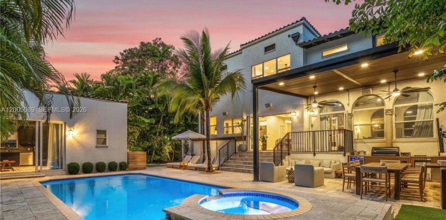 Casa en Miami, Florida 4 dormitorios, 308.9 m2 № 2070848