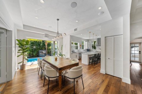 Casa en venta en Miami, Florida, 4 dormitorios, 308.9 m2 № 2070848 - foto 13