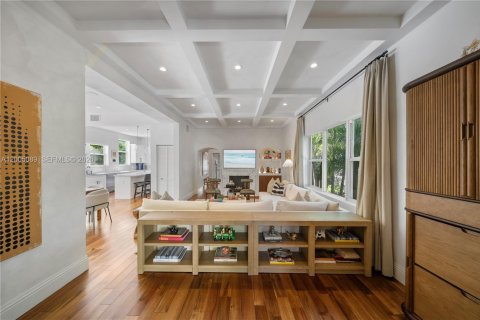 Casa en venta en Miami, Florida, 4 dormitorios, 308.9 m2 № 2070848 - foto 8