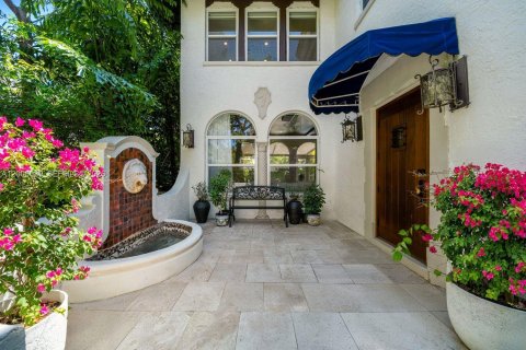 Casa en venta en Miami, Florida, 4 dormitorios, 308.9 m2 № 2070848 - foto 7