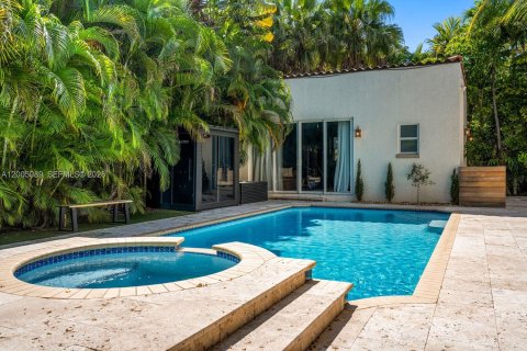 Casa en venta en Miami, Florida, 4 dormitorios, 308.9 m2 № 2070848 - foto 29