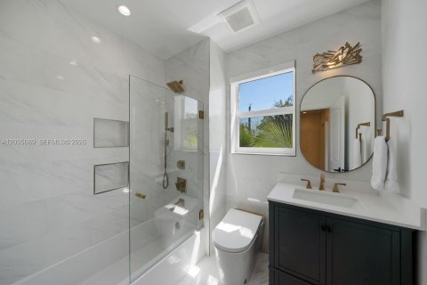 Casa en venta en Miami, Florida, 4 dormitorios, 308.9 m2 № 2070848 - foto 27