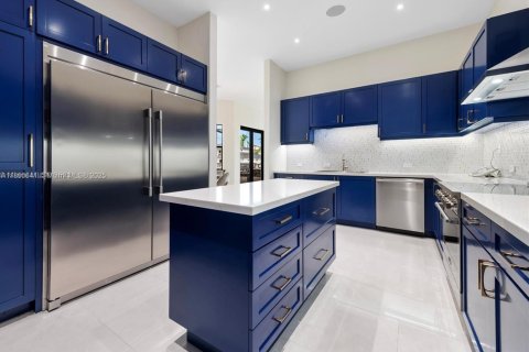Купить виллу или дом в Холливуд, Флорида 6 спален, 416.11м2, № 1856916 - фото 4
