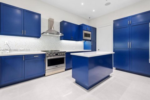 Купить виллу или дом в Холливуд, Флорида 6 спален, 416.11м2, № 1856916 - фото 5