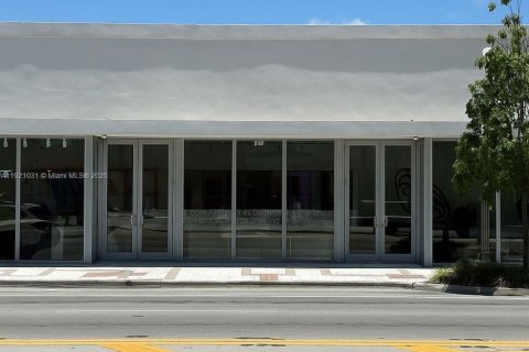 Immobilier commercial à North Miami, Floride № 2158074