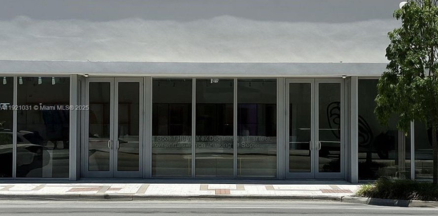 Immobilier commercial à North Miami, Floride № 2158074
