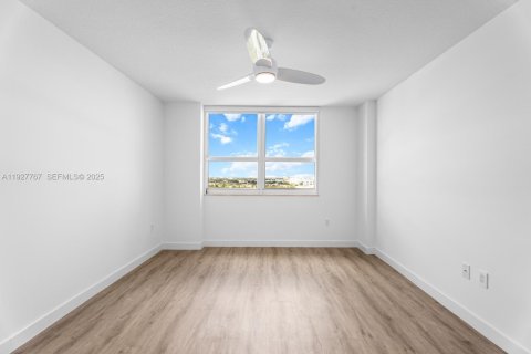 Condominio en venta en Aventura, Florida, 2 dormitorios, 109.16 m2 № 1988112 - foto 13