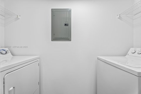 Condominio en venta en Aventura, Florida, 2 dormitorios, 109.16 m2 № 1988112 - foto 12