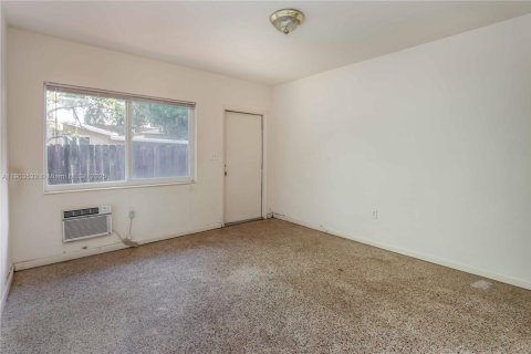 Купить коммерческую недвижимость в Майами, Флорида № 1954756 - фото 17