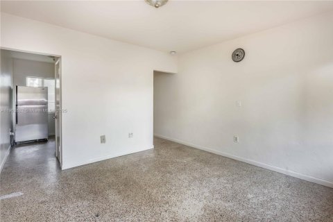 Купить коммерческую недвижимость в Майами, Флорида № 1954756 - фото 16