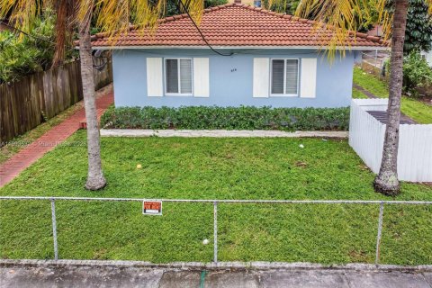 Купить коммерческую недвижимость в Майами, Флорида № 1954756 - фото 1