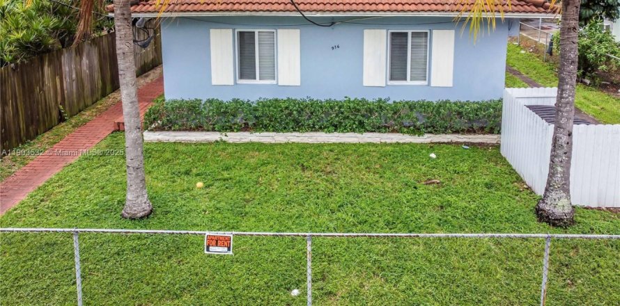 Коммерческая недвижимость в Майами, Флорида № 1954756